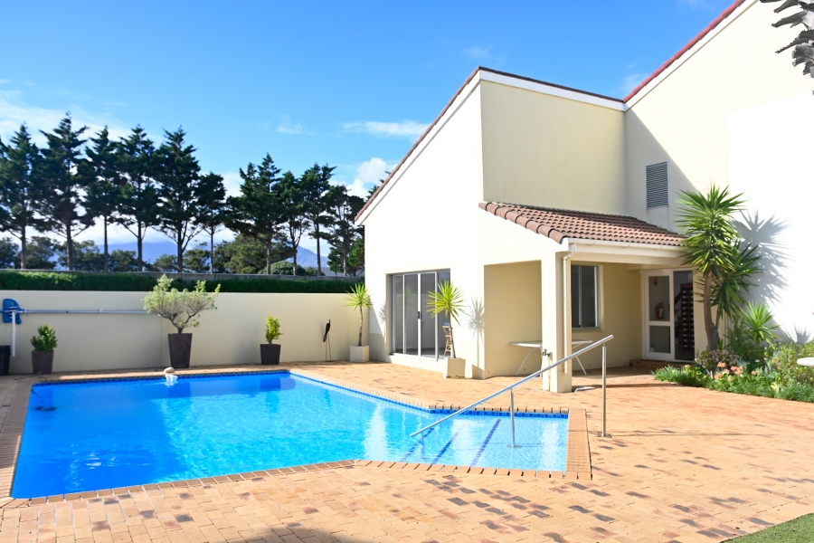 2 Bedroom Property for Sale in Harbour Island Western Cape